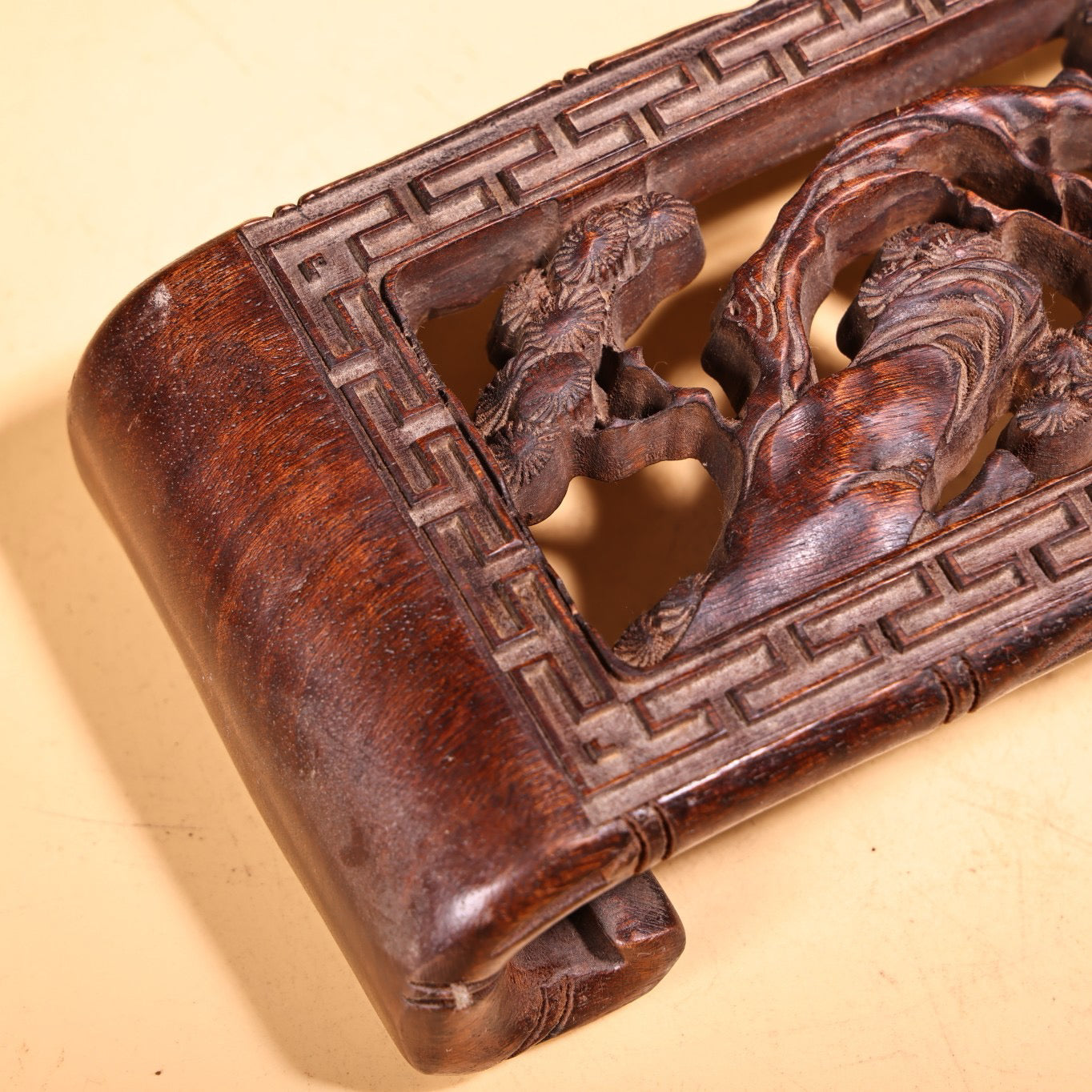 Chinese antique high relief chicken wing wood carving dragon and phoenix study grinding machine