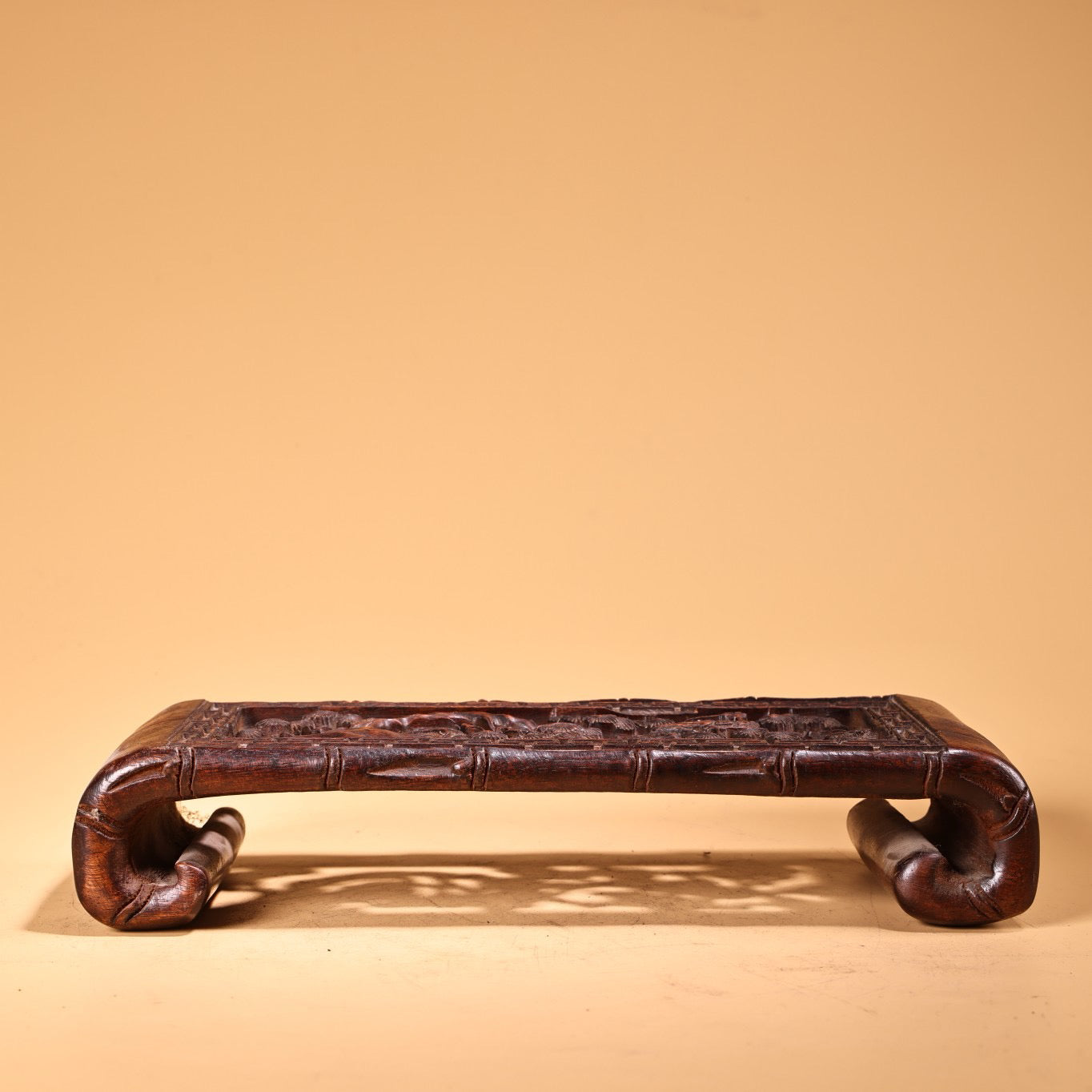 Chinese antique high relief chicken wing wood carving dragon and phoenix study grinding machine