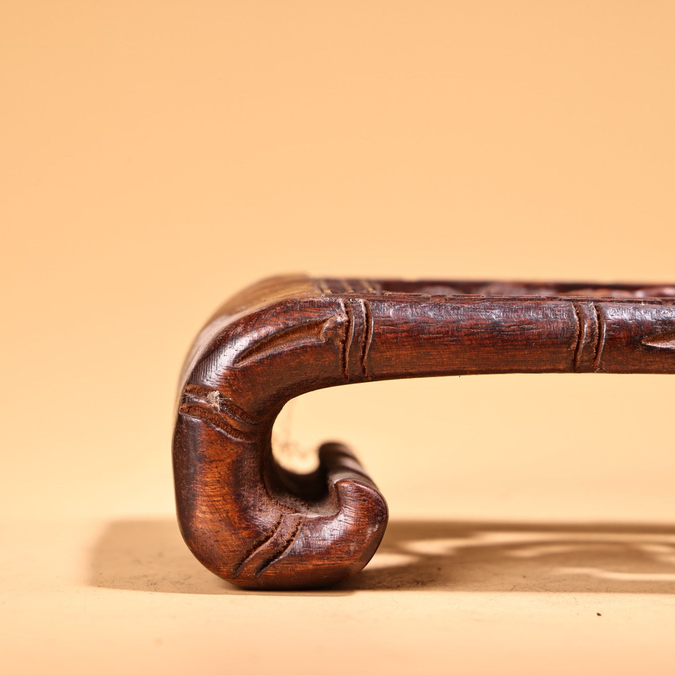 Chinese antique high relief chicken wing wood carving dragon and phoenix study grinding machine