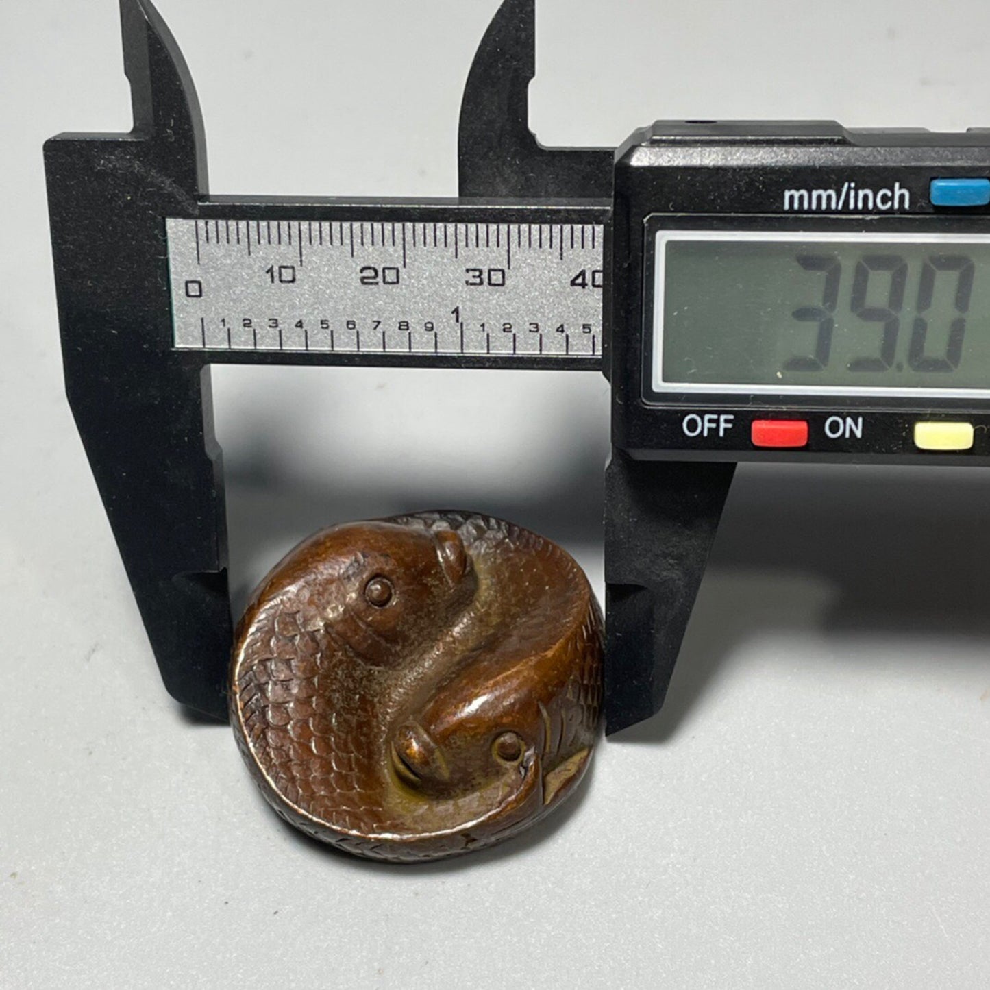 Chinese antique pure copper Pisces paperweight