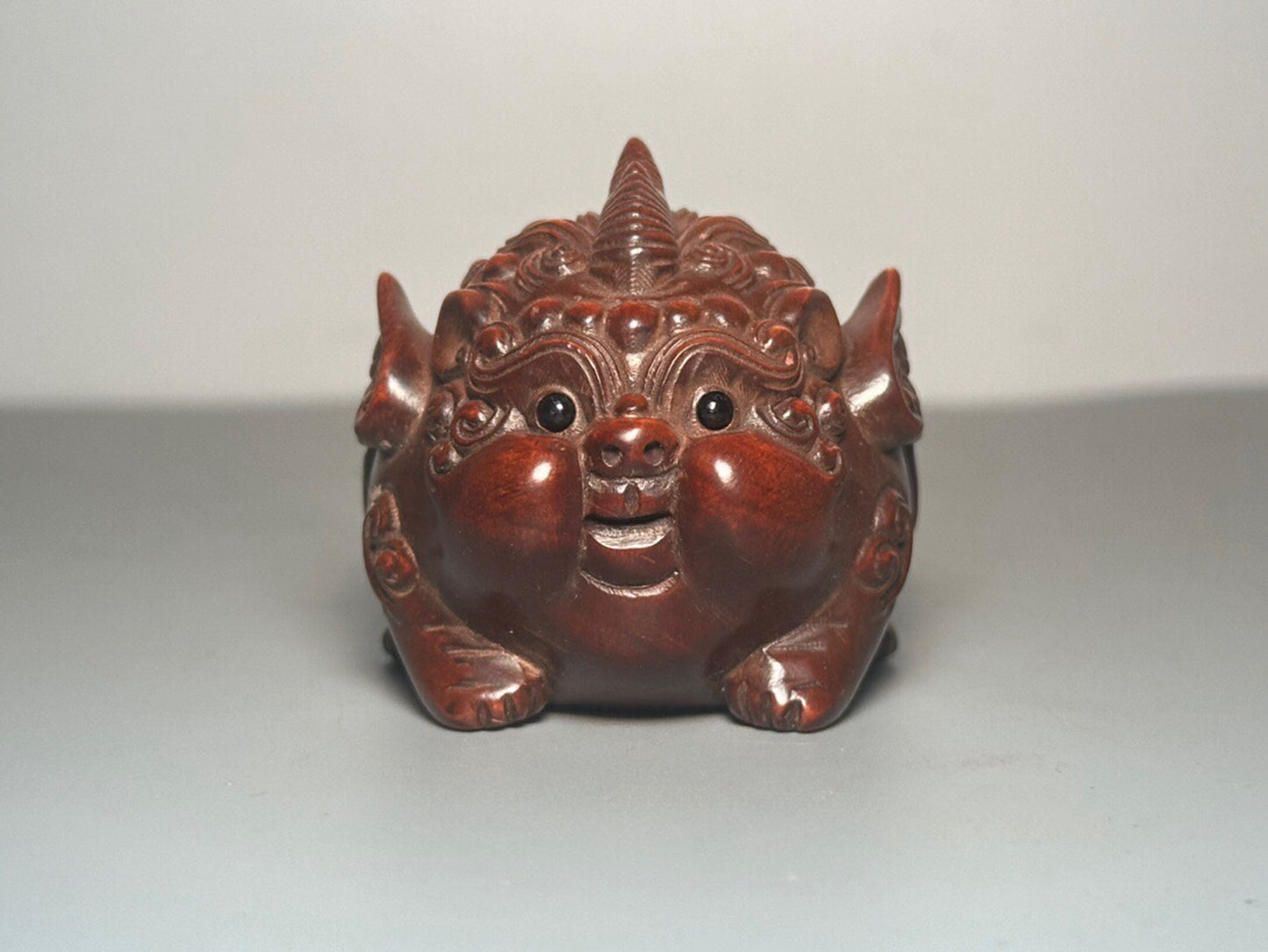 Chinese antique boxwood carving with exquisite craftsmanship to carve flying Pixiu