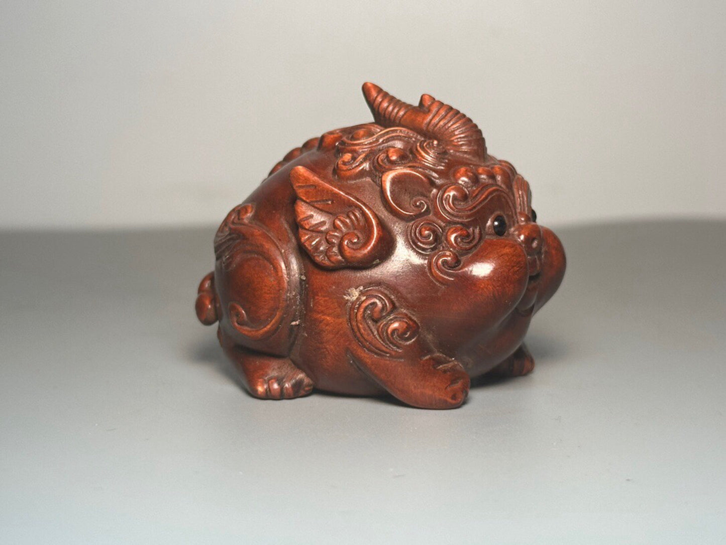 Chinese antique boxwood carving with exquisite craftsmanship to carve flying Pixiu