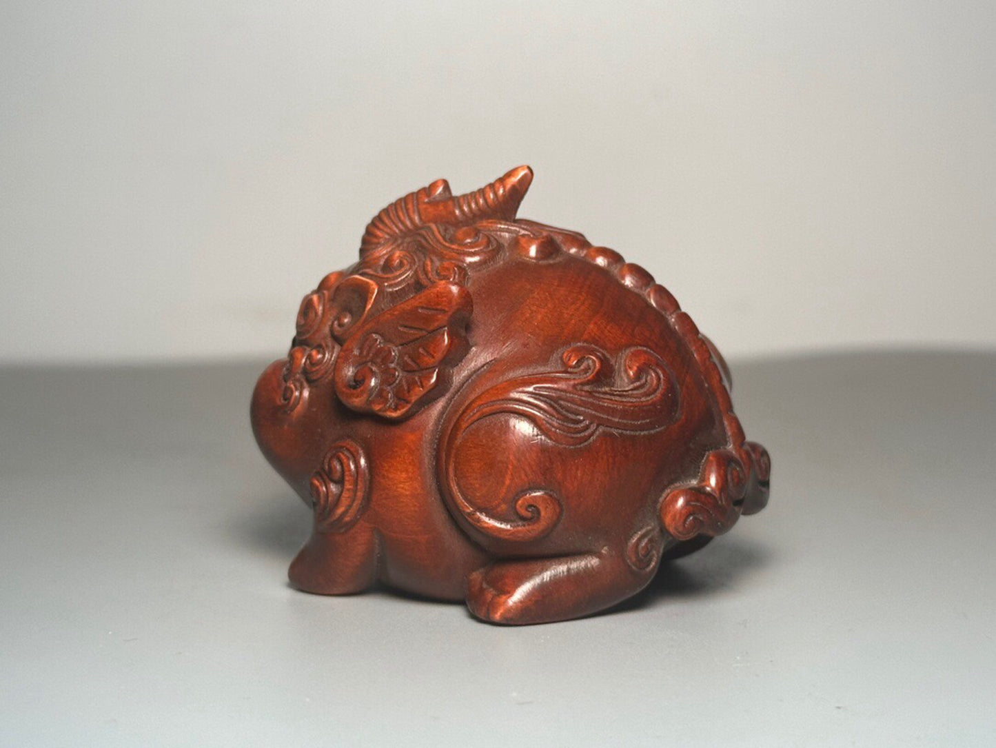 Chinese antique boxwood carving with exquisite craftsmanship to carve flying Pixiu