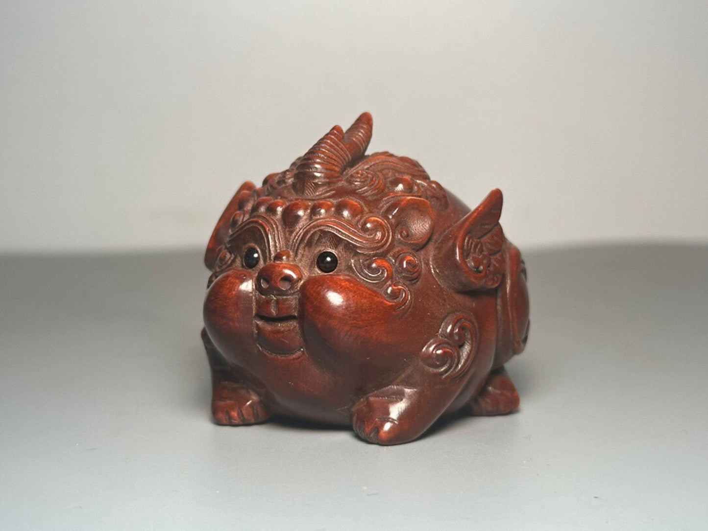 Chinese antique boxwood carving with exquisite craftsmanship to carve flying Pixiu