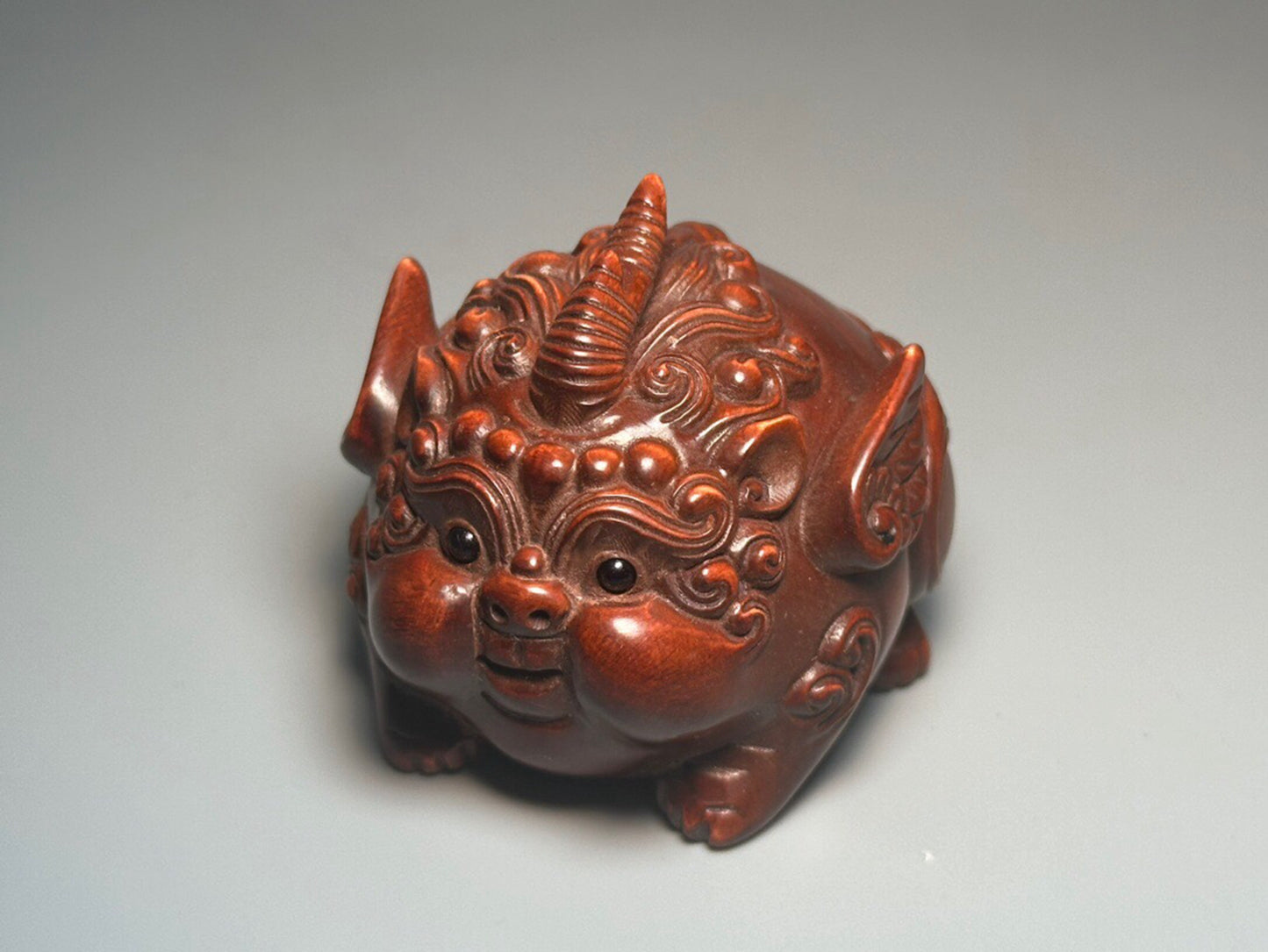 Chinese antique boxwood carving with exquisite craftsmanship to carve flying Pixiu