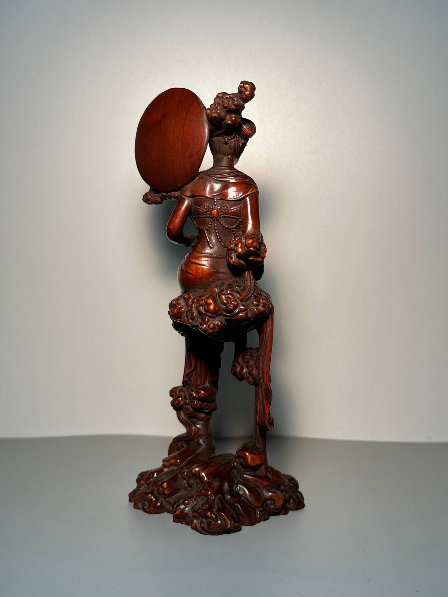 Chinese antique boxwood carving with exquisite craftsmanship, depicting Chang'e flying to the moon