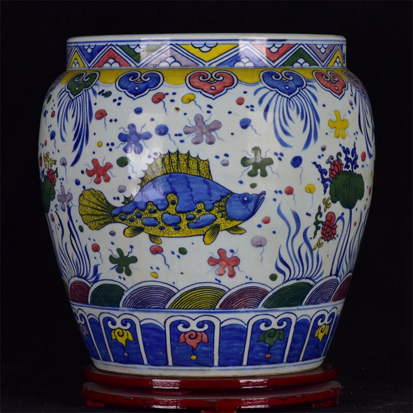 Chinese antique blue and white fish and algae patterned tank