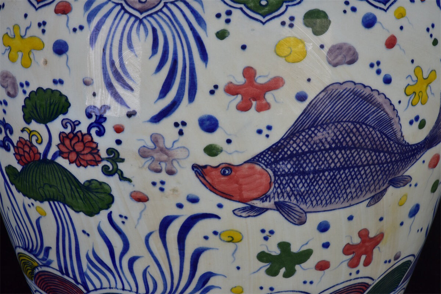 Chinese antique blue and white fish and algae patterned tank