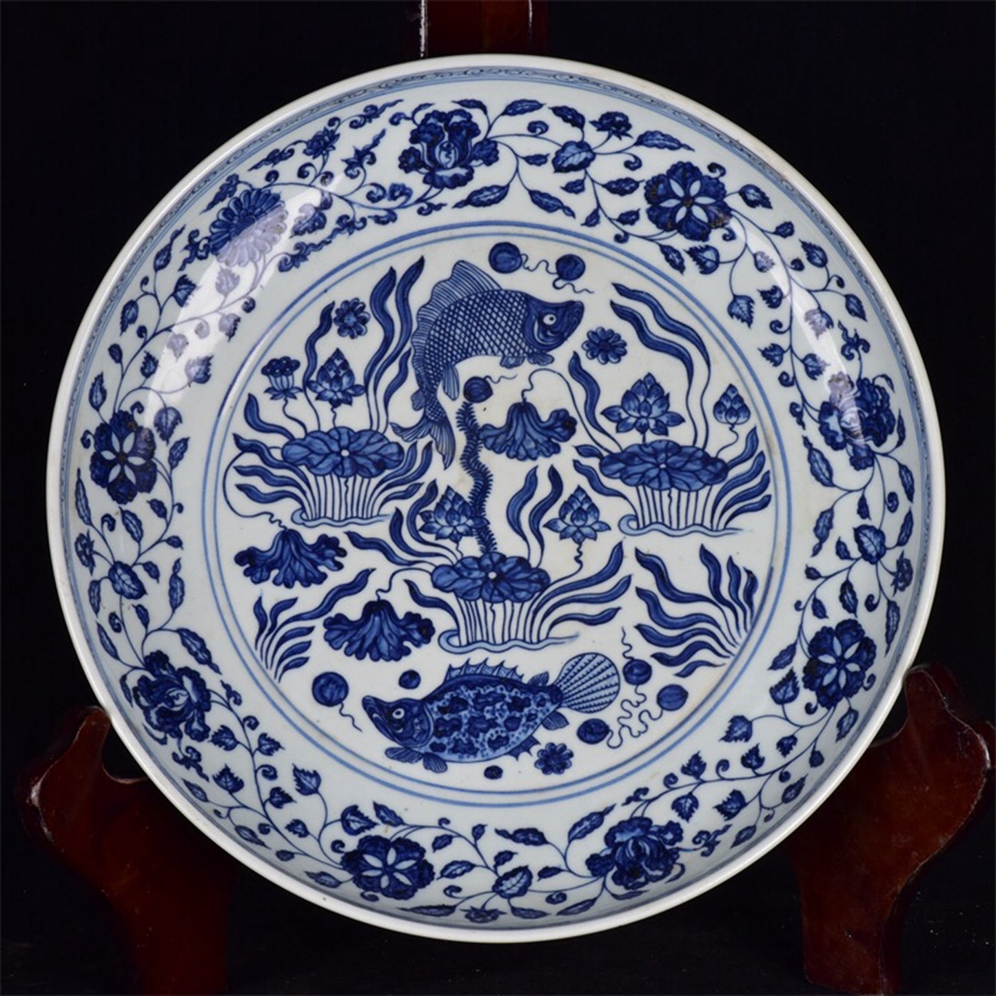 Chinese antique blue and white fish and algae patterned plate