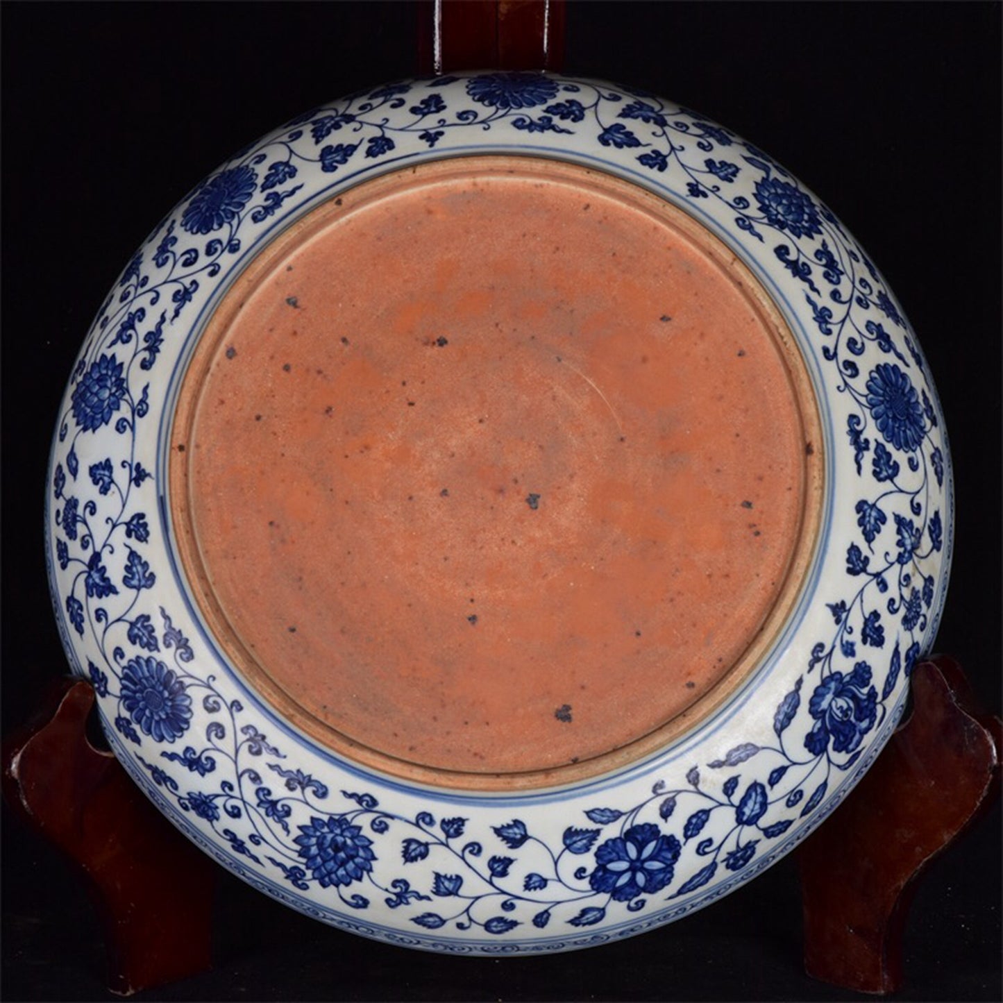 Chinese antique blue and white fish and algae patterned plate