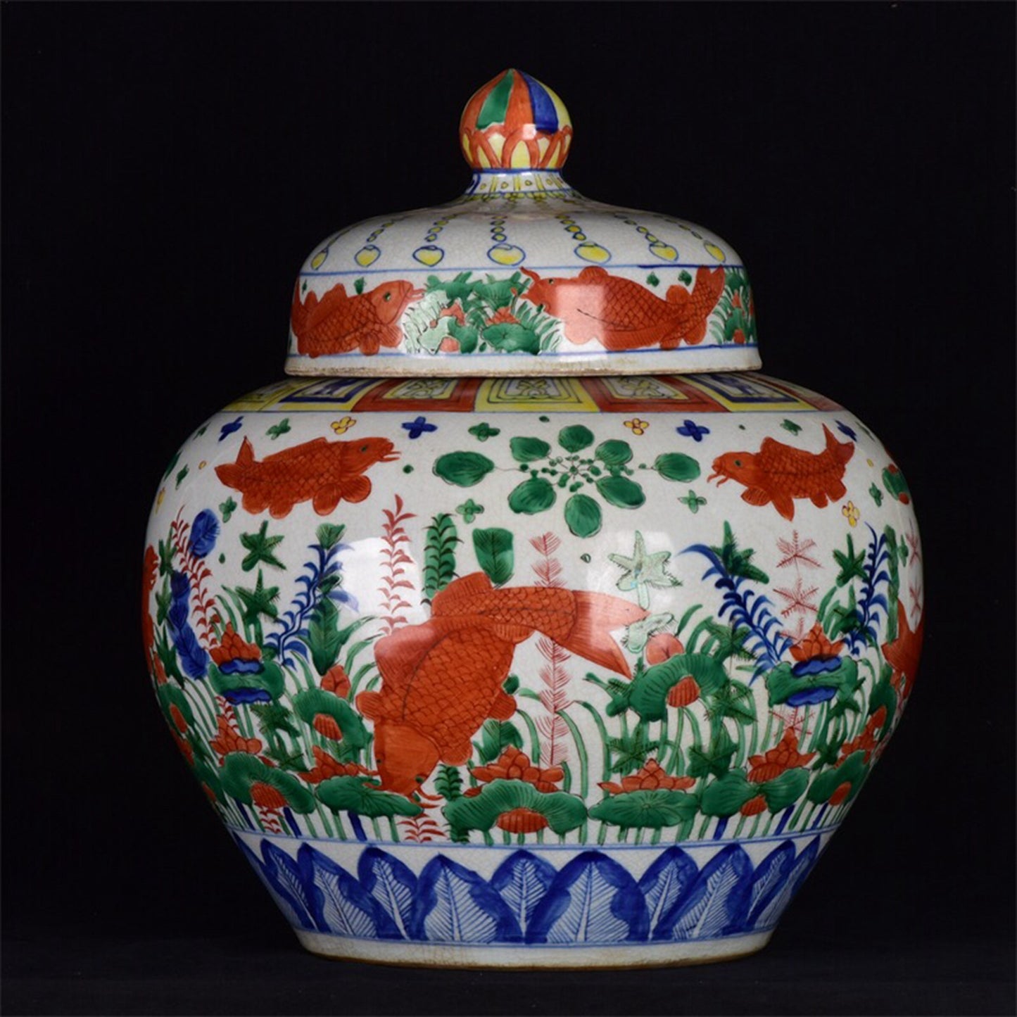 Chinese antique colorful fish and algae patterned lid jar