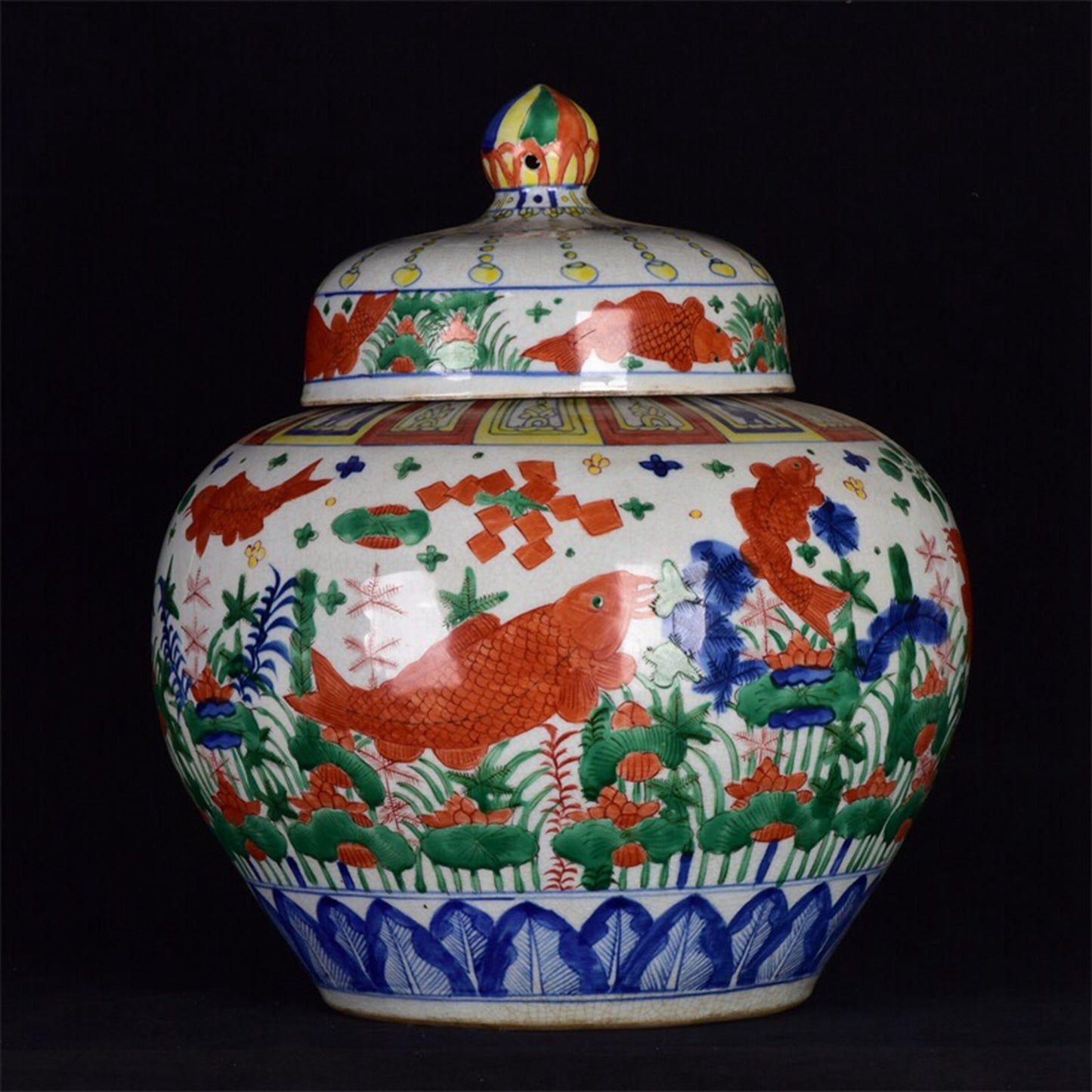 Chinese antique colorful fish and algae patterned lid jar