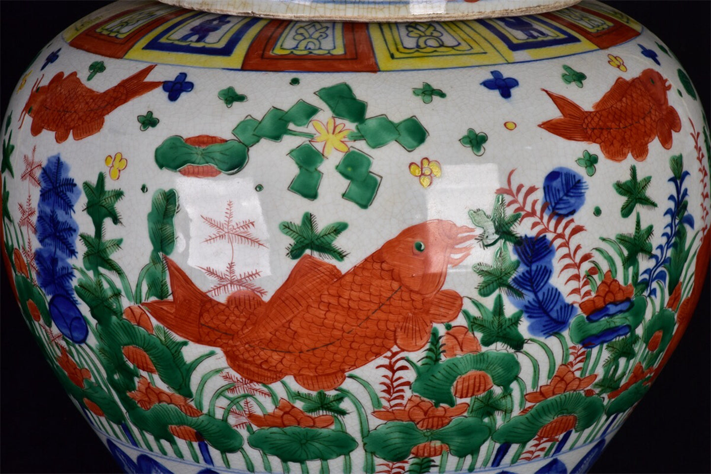 Chinese antique colorful fish and algae patterned lid jar