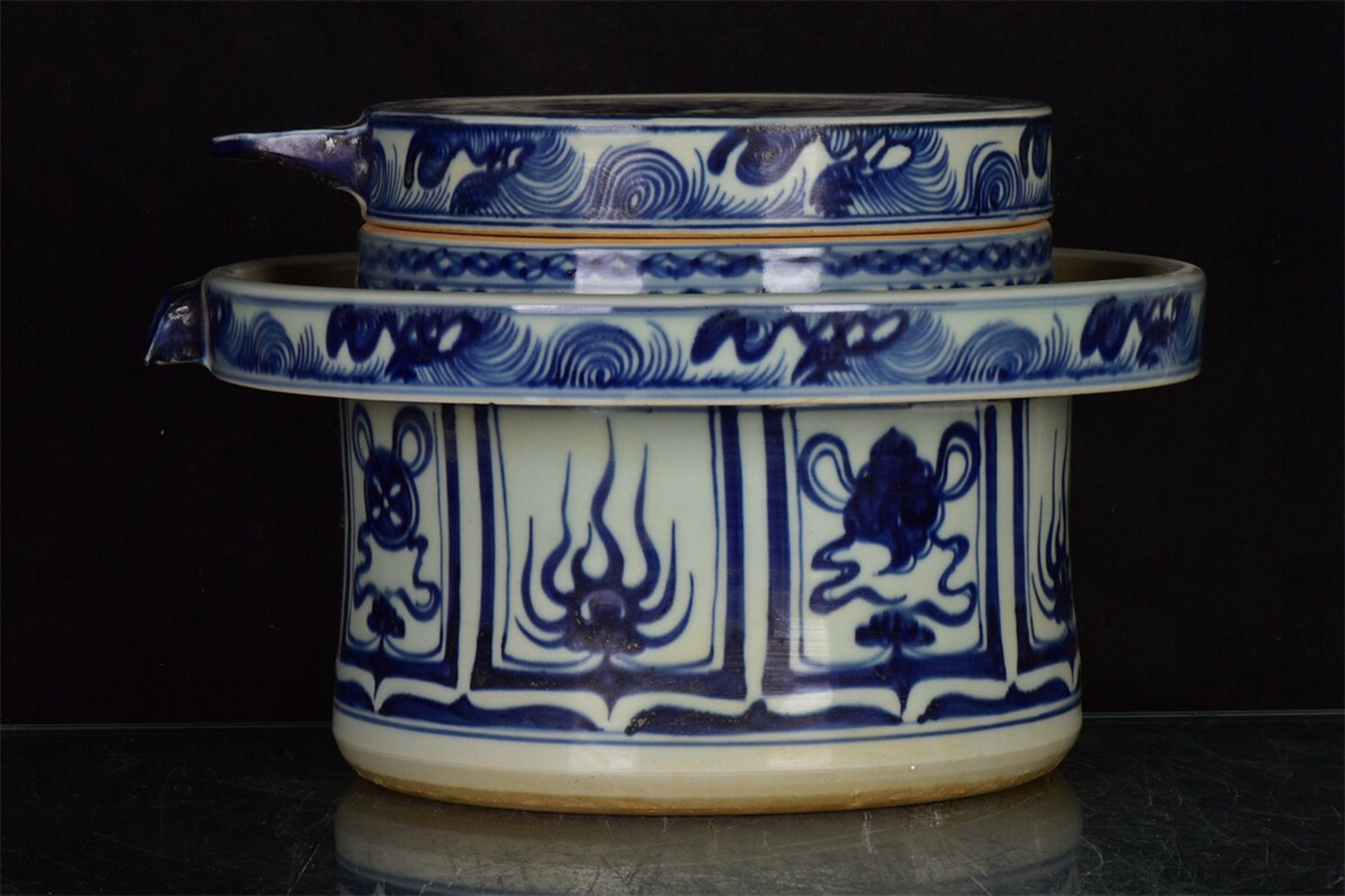 Chinese antique blue and white grinding disc