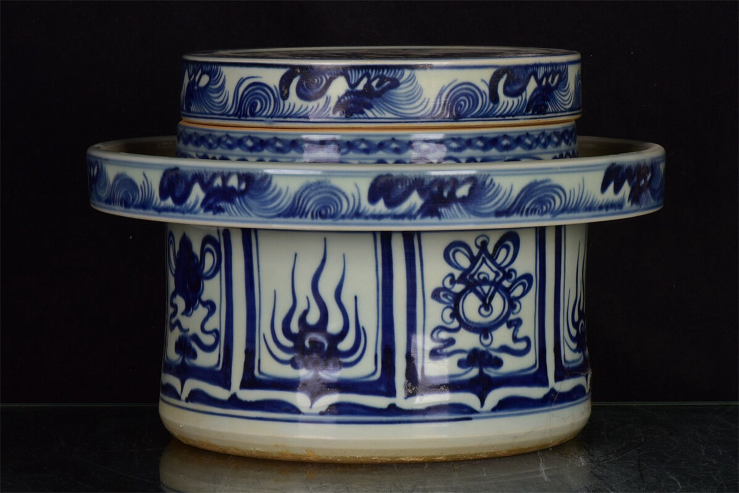 Chinese antique blue and white grinding disc