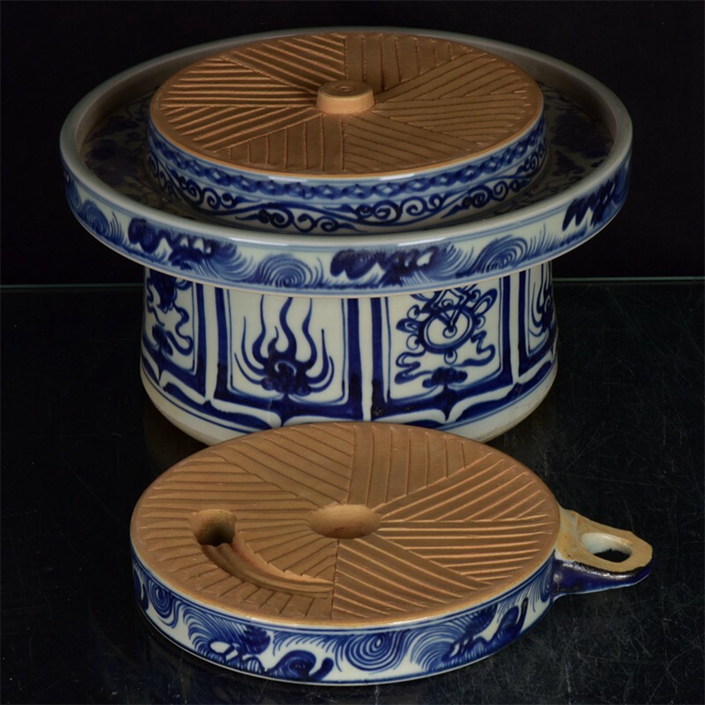 Chinese antique blue and white grinding disc