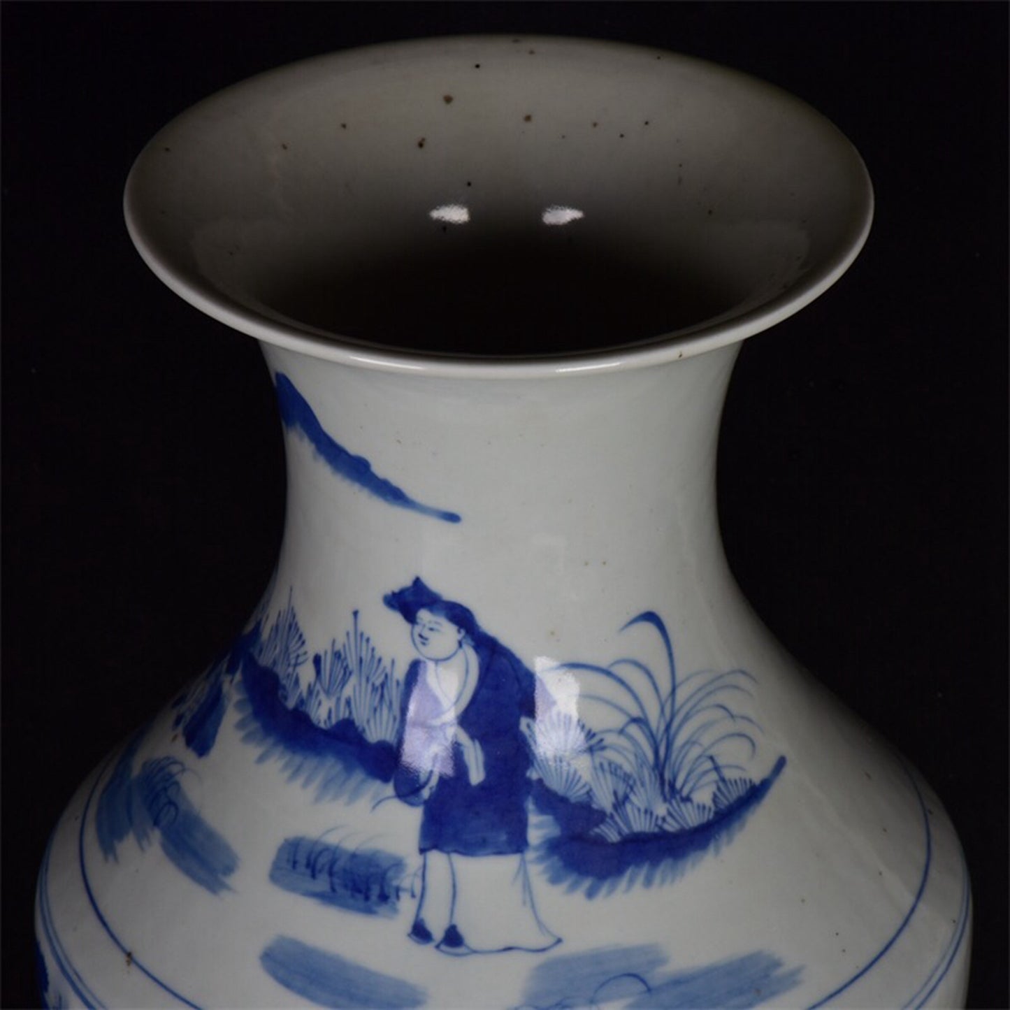 Chinese antique blue and white landscape pattern folding shoulder bottle