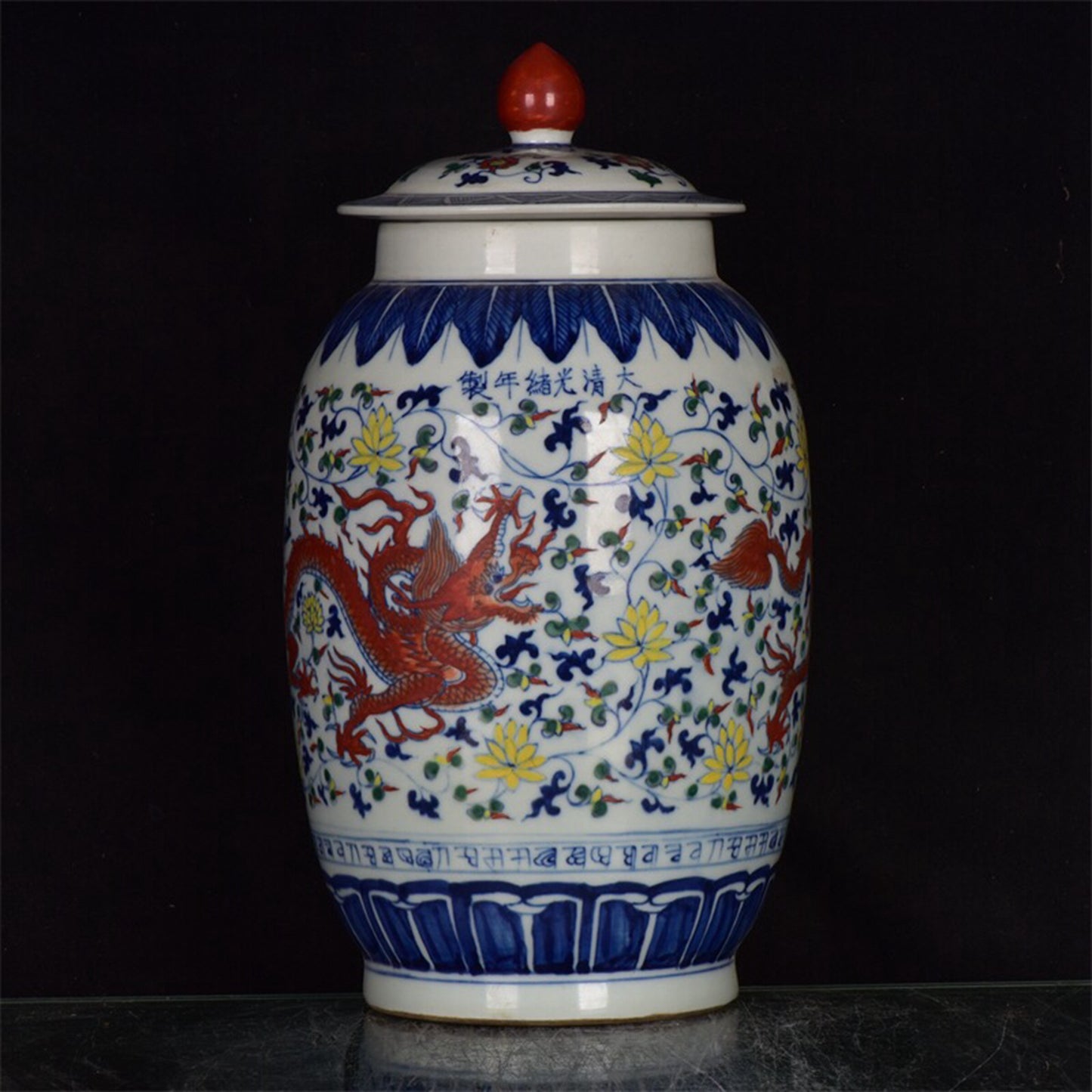 Chinese antique intertwined dragon patterned lid jar