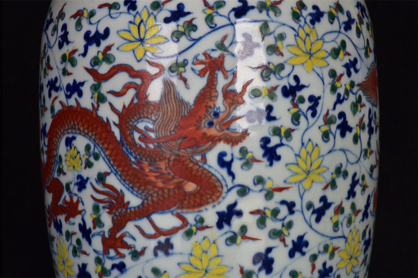 Chinese antique intertwined dragon patterned lid jar
