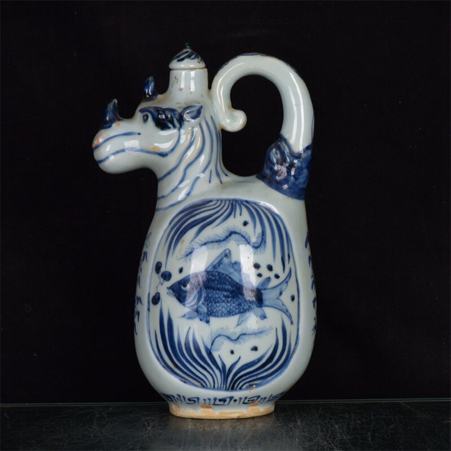 Chinese antique blue and white fish and algae patterned bullhead pot