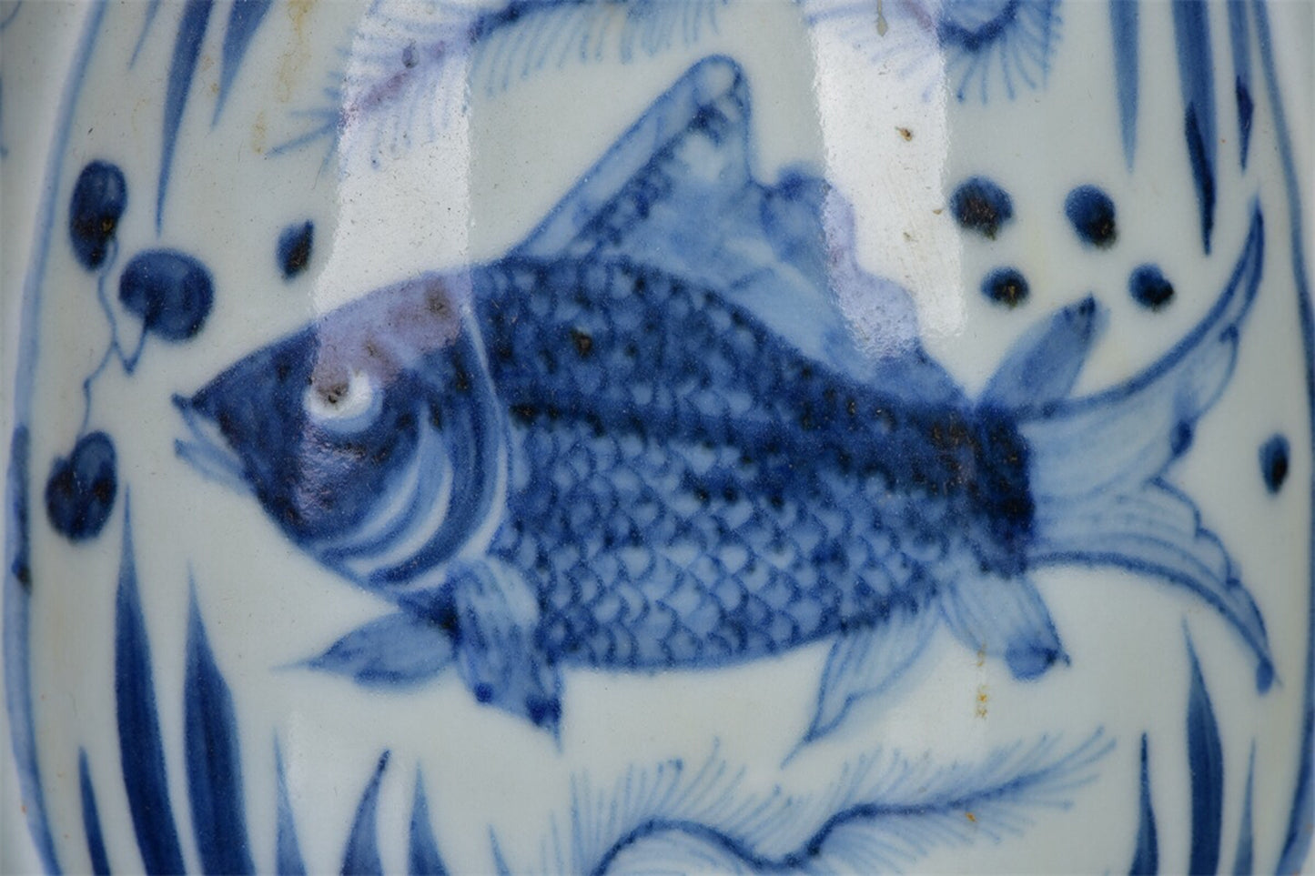 Chinese antique blue and white fish and algae patterned bullhead pot