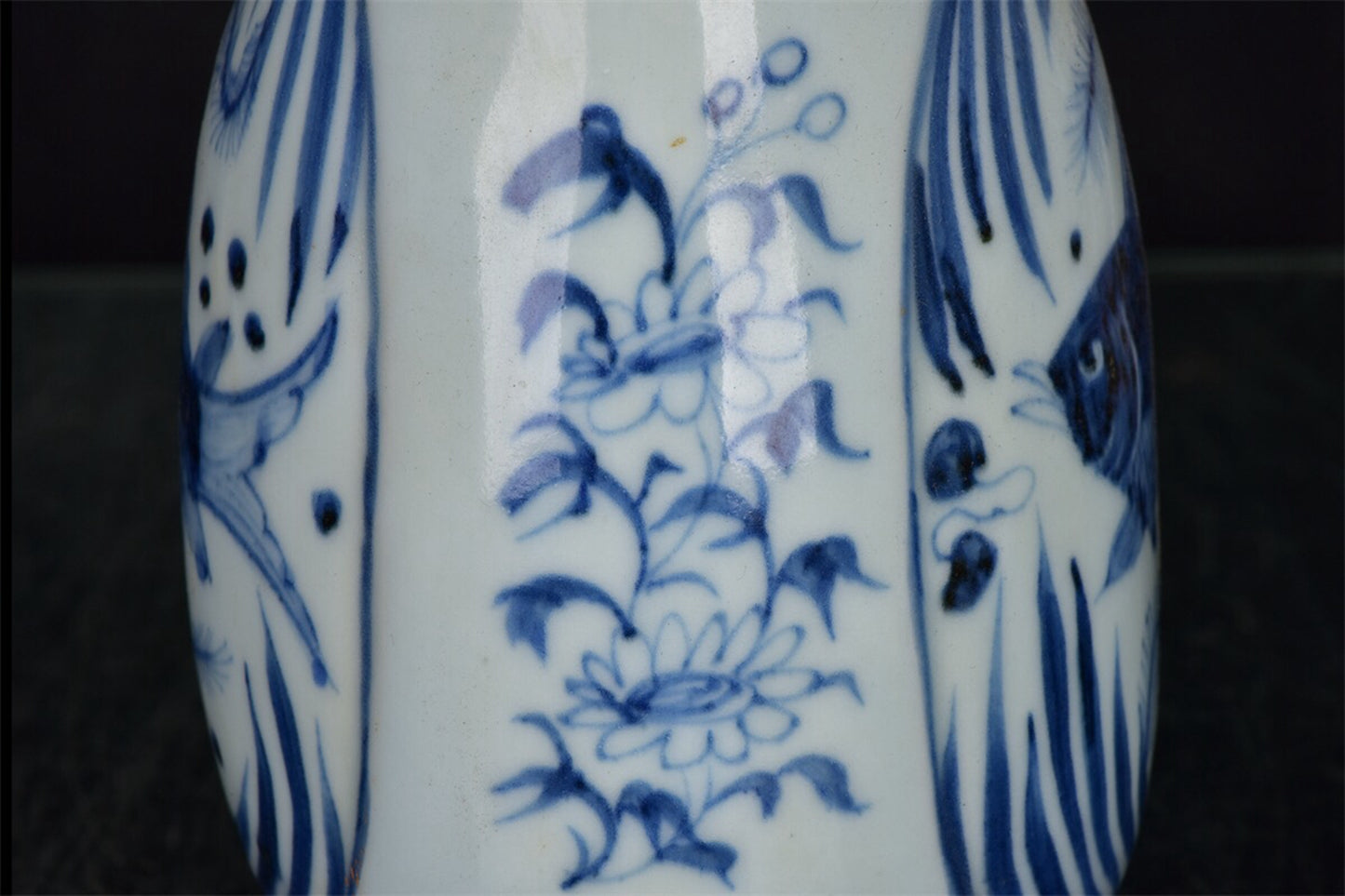 Chinese antique blue and white fish and algae patterned bullhead pot