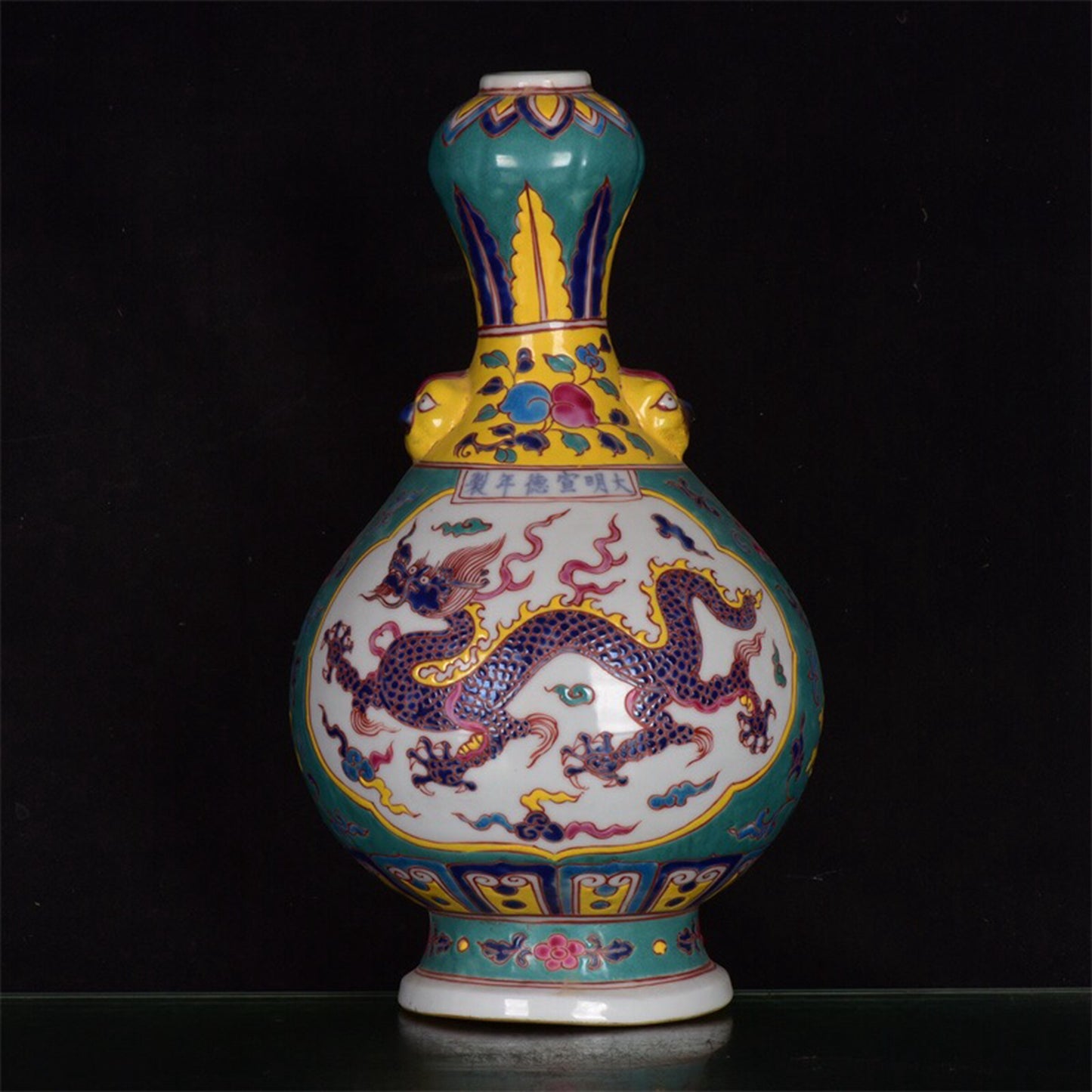 Chinese antique green glazed dragon patterned garlic bottle
