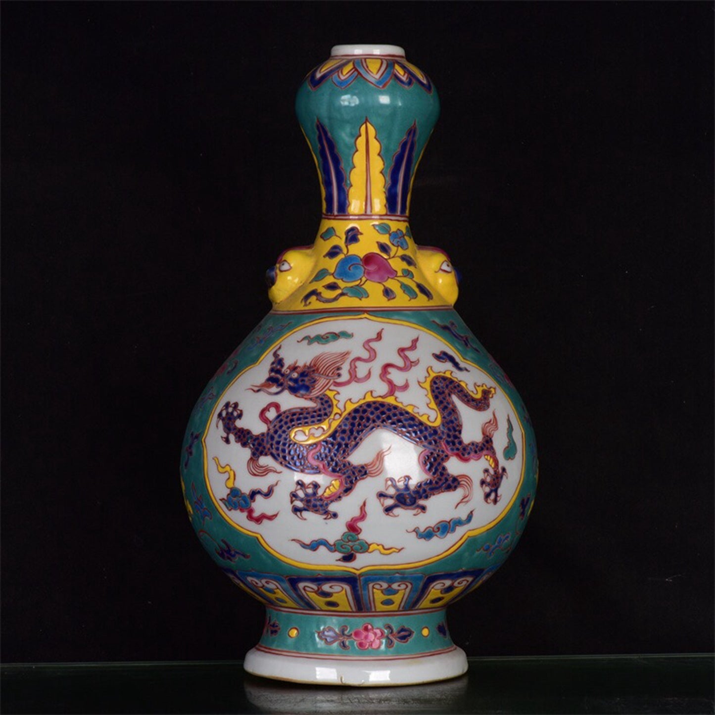 Chinese antique green glazed dragon patterned garlic bottle