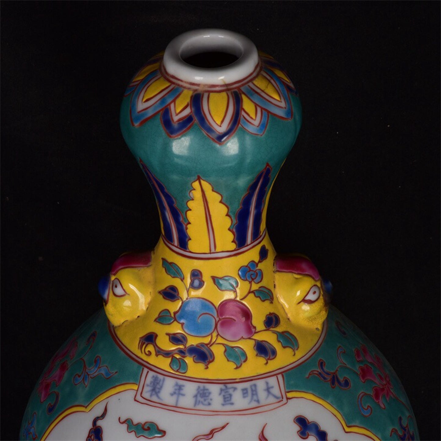 Chinese antique green glazed dragon patterned garlic bottle