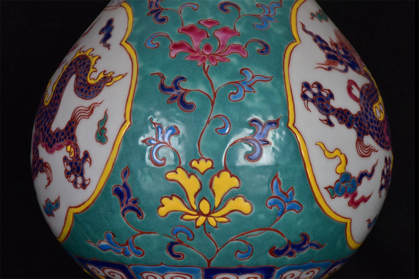 Chinese antique green glazed dragon patterned garlic bottle