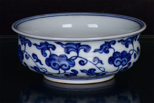 Chinese antique blue and white intertwined flower pattern pen wash