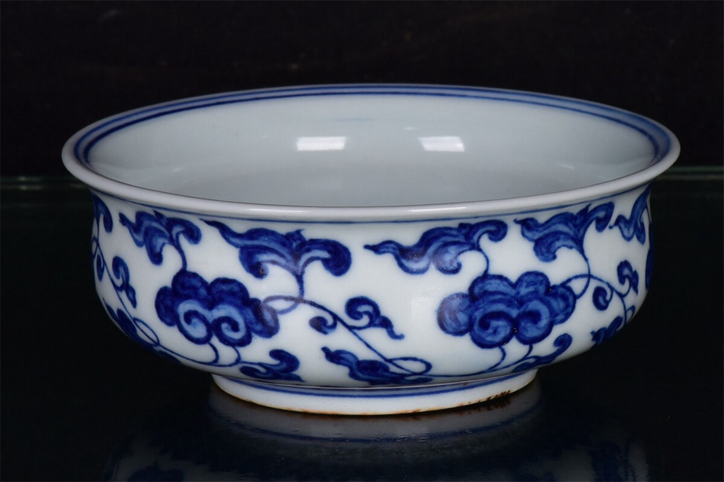 Chinese antique blue and white intertwined flower pattern pen wash