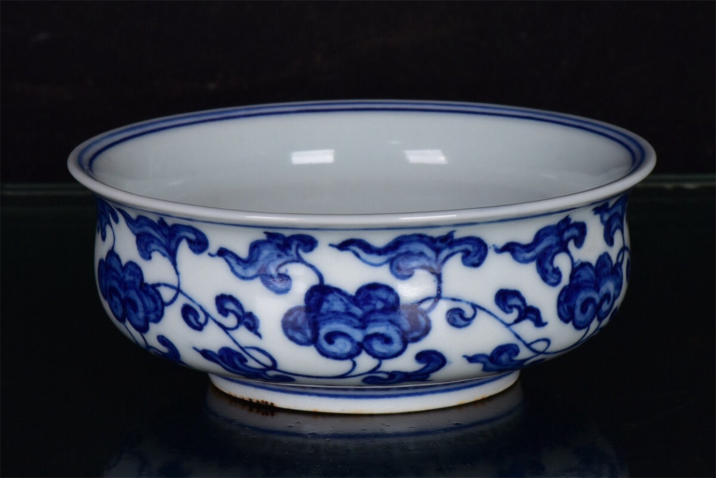 Chinese antique blue and white intertwined flower pattern pen wash