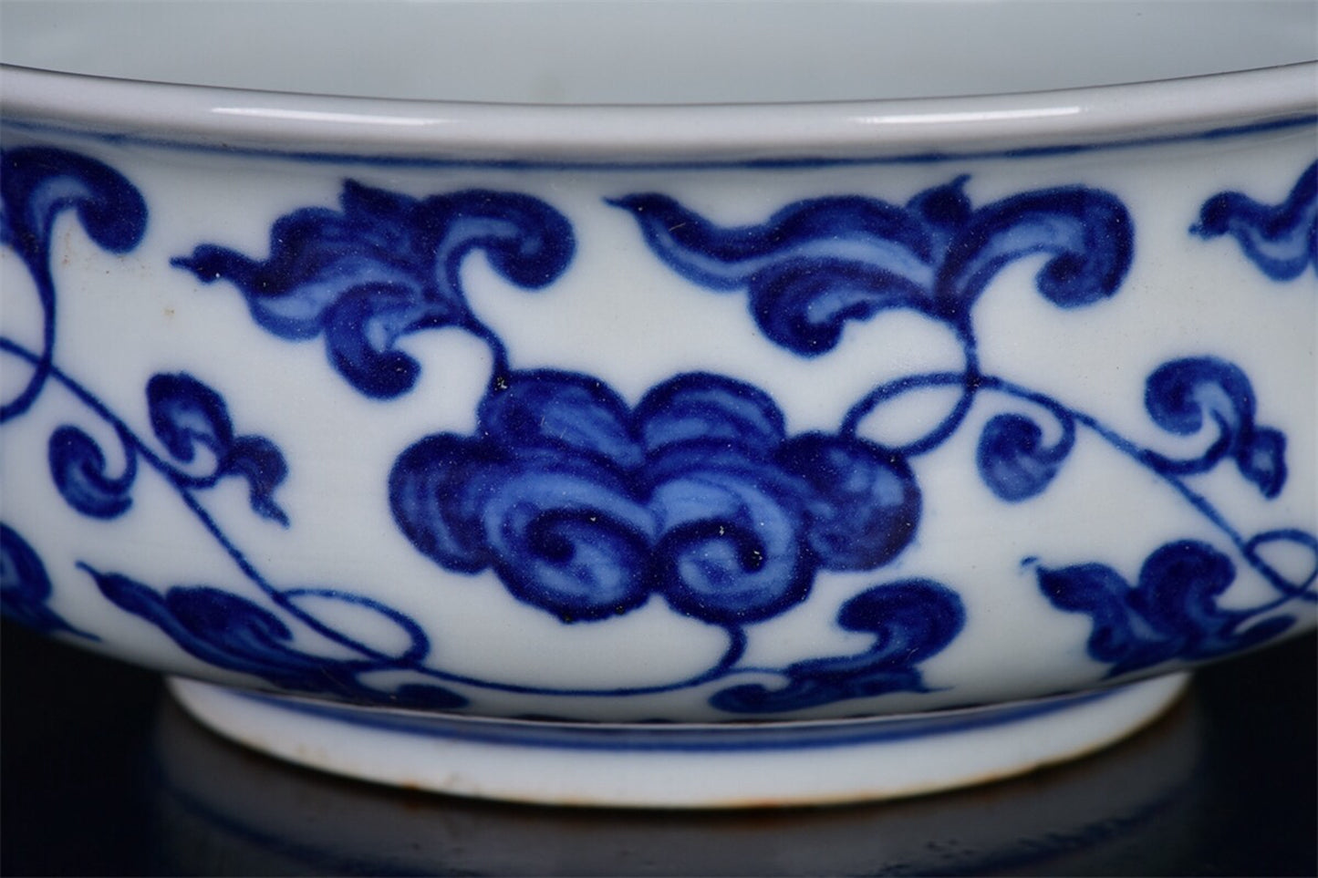 Chinese antique blue and white intertwined flower pattern pen wash