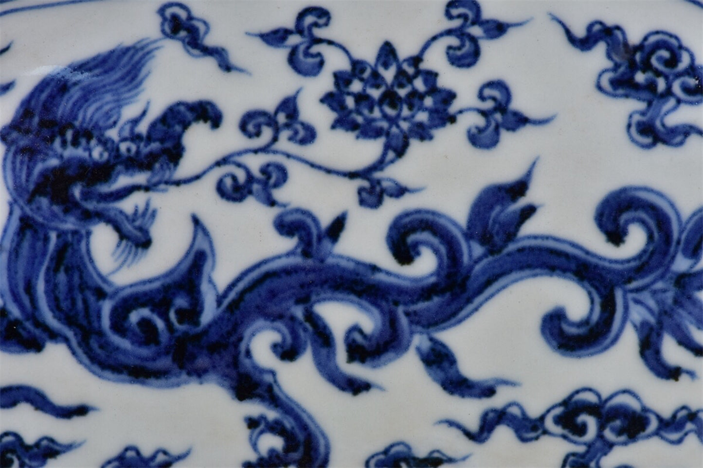 Chinese antique blue and white entwined dragon patterned square night pot