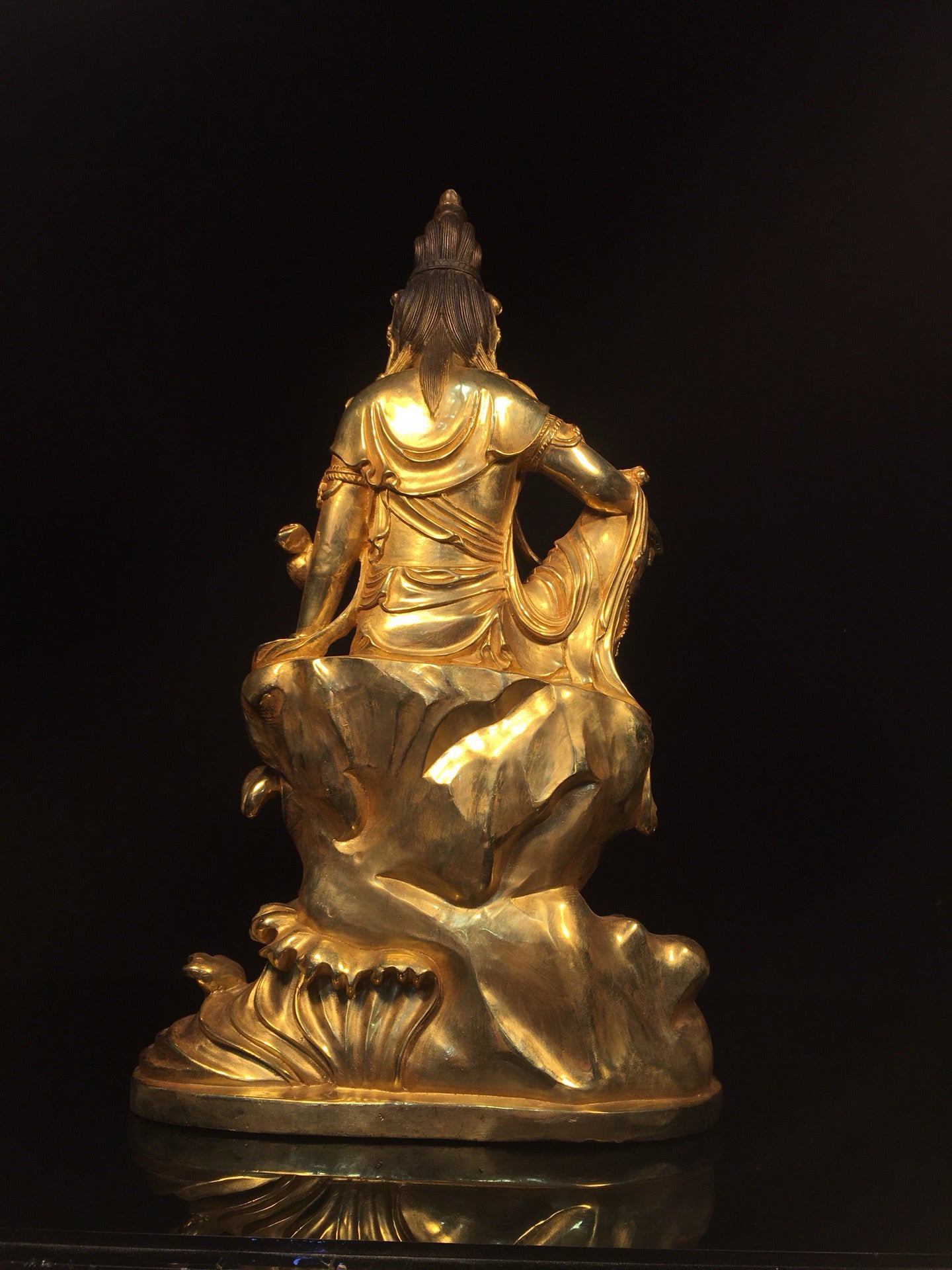 Chinese antique bronze gilded statue of Avalokitesvara Bodhisattva in freedom
