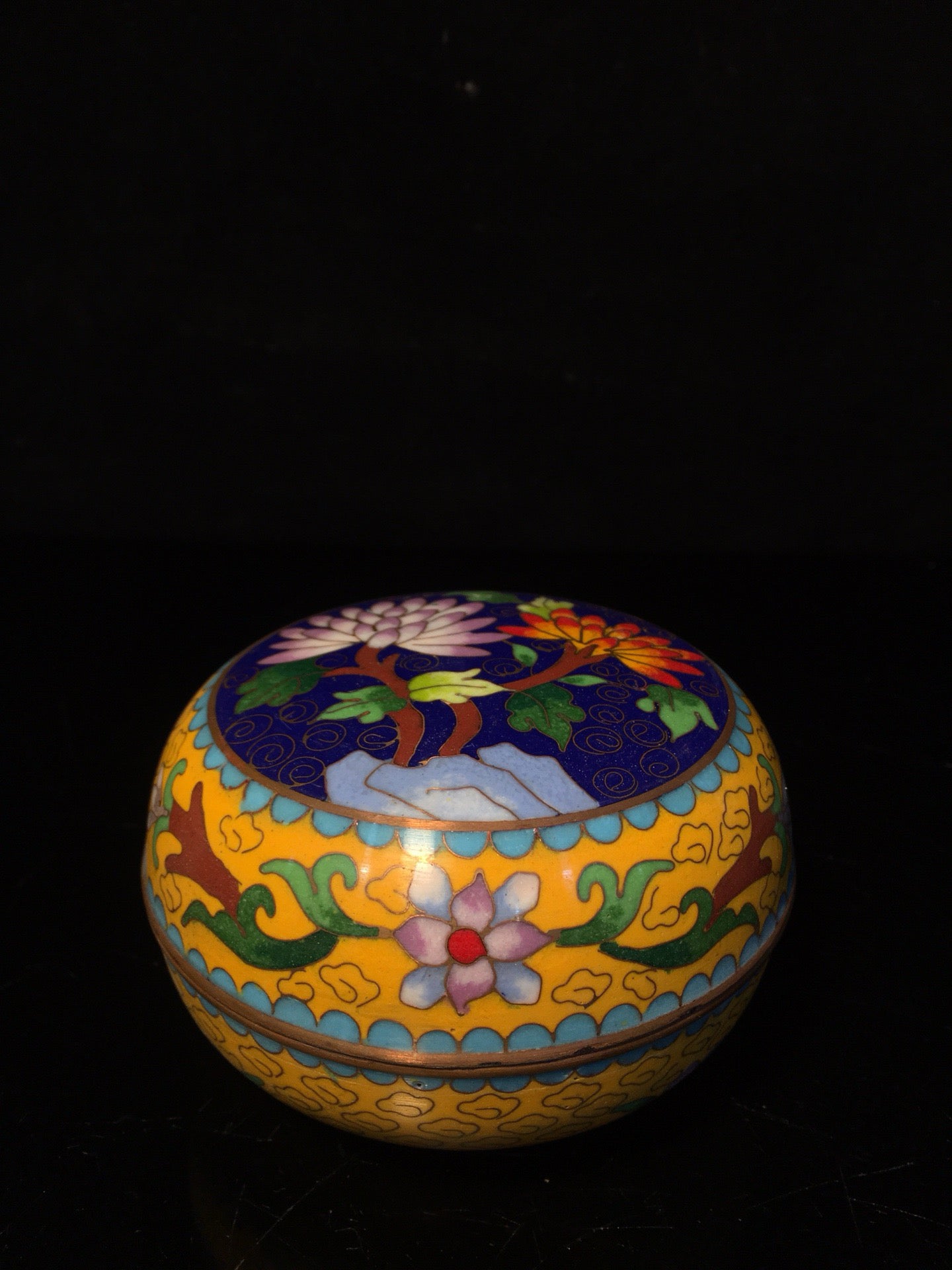 Chinese Antique Pure Copper Cloisonne Twisted Enamel Powder Box