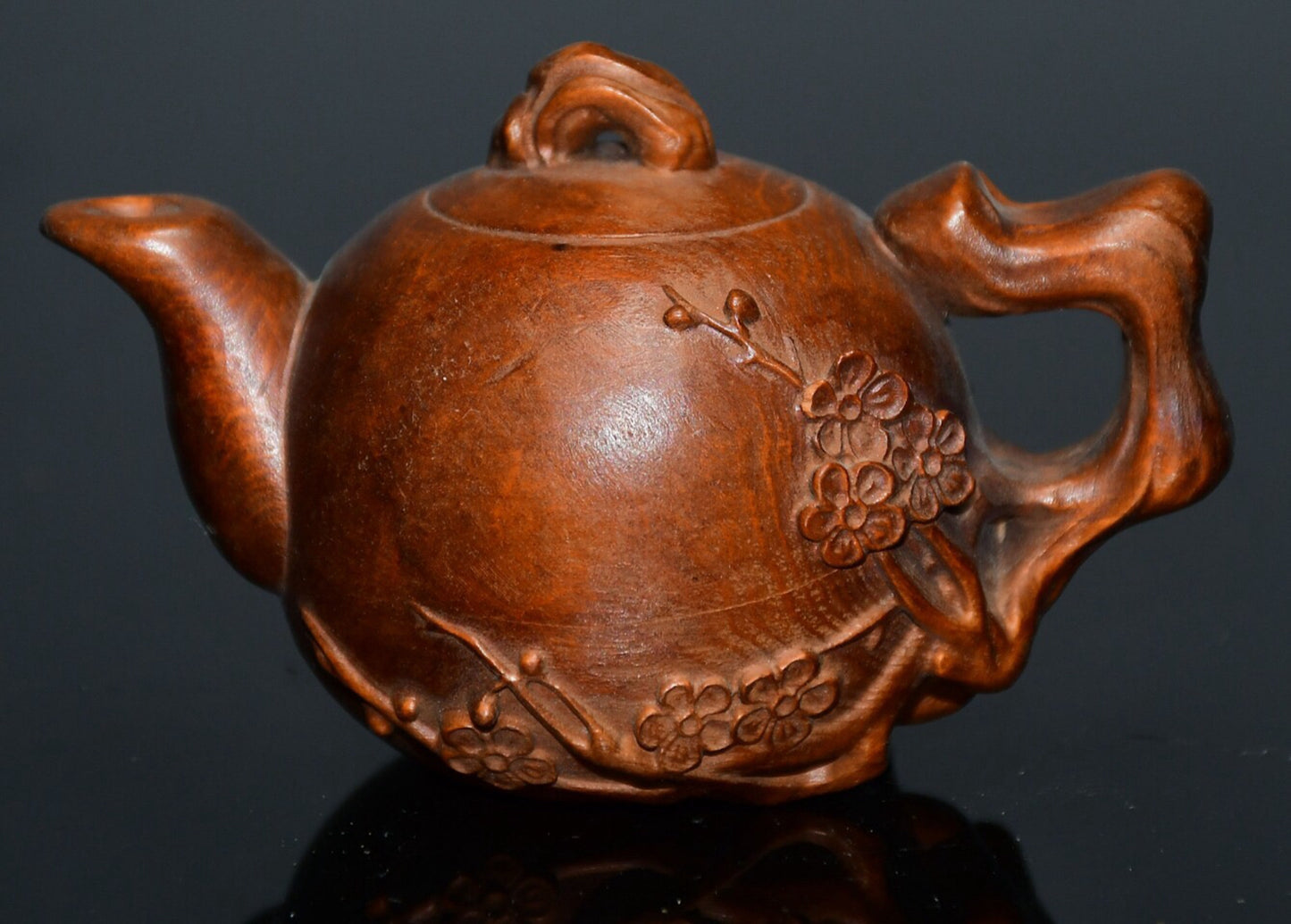 Chinese antique small leaf boxwood plum blossom handle pot ornament