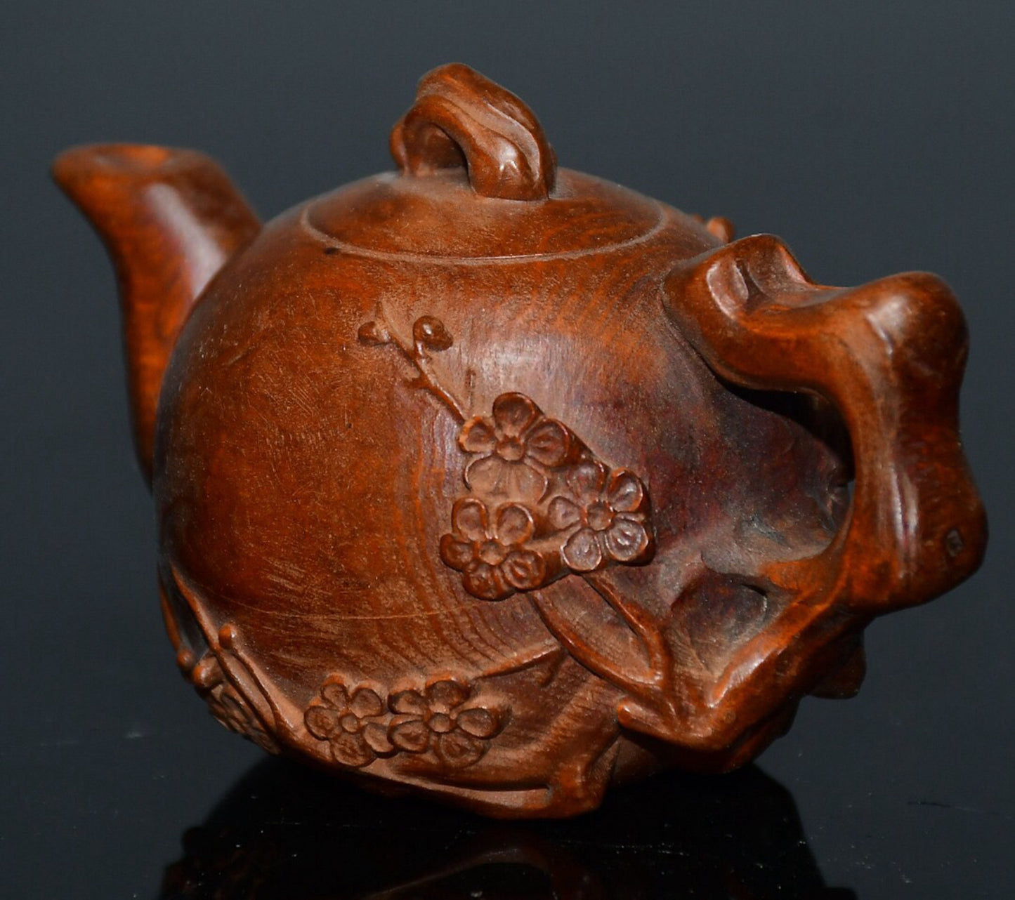 Chinese antique small leaf boxwood plum blossom handle pot ornament