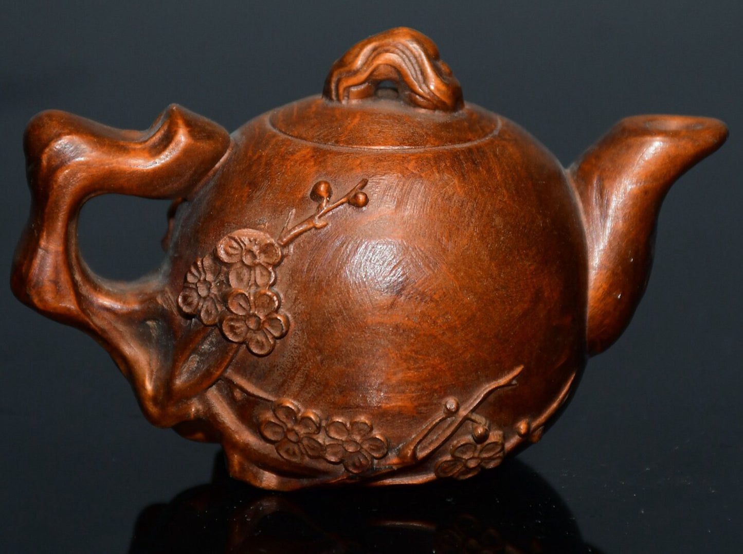Chinese antique small leaf boxwood plum blossom handle pot ornament