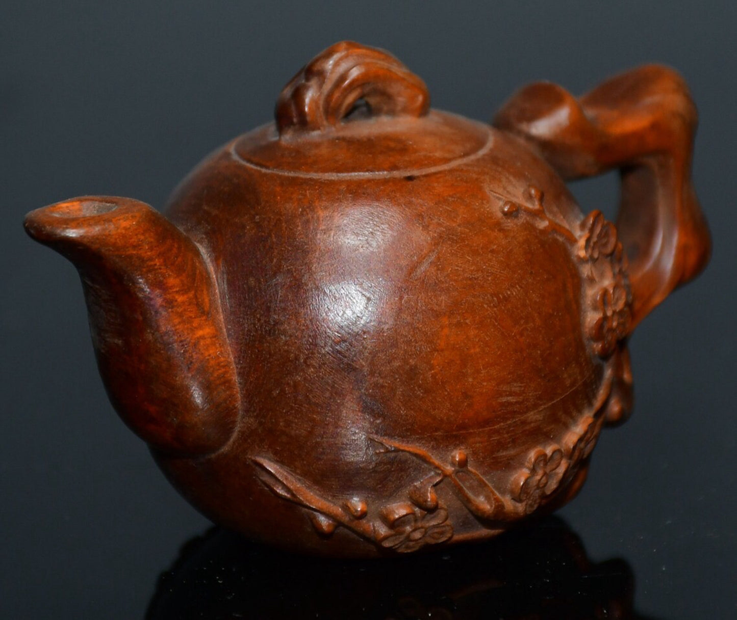 Chinese antique small leaf boxwood plum blossom handle pot ornament