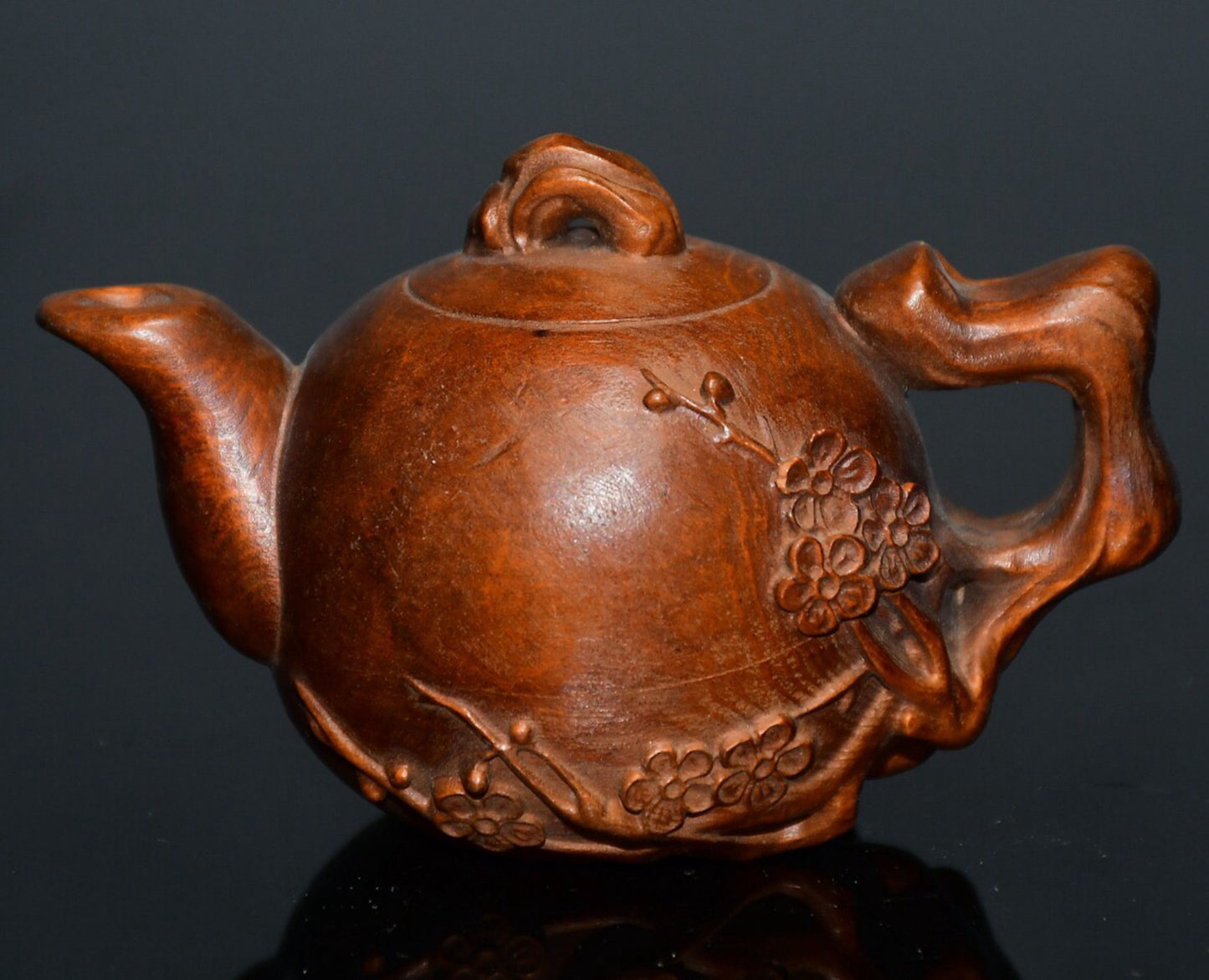 Chinese antique small leaf boxwood plum blossom handle pot ornament