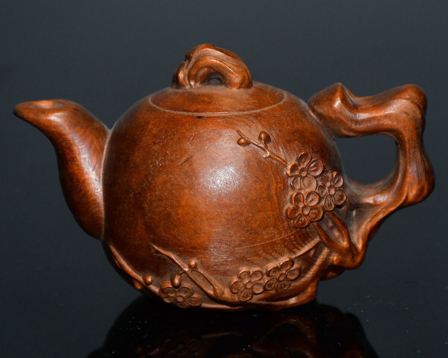 Chinese antique small leaf boxwood plum blossom handle pot ornament