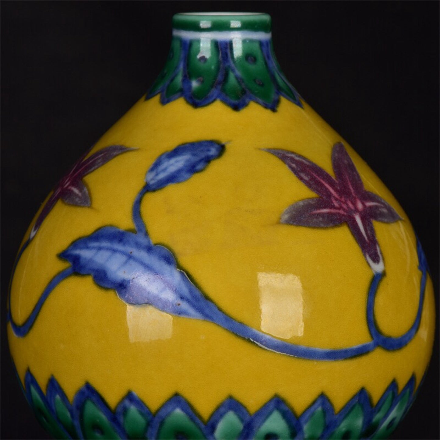 Chinese antique yellow glazed doucai morning glory flower patterned gourd bottle