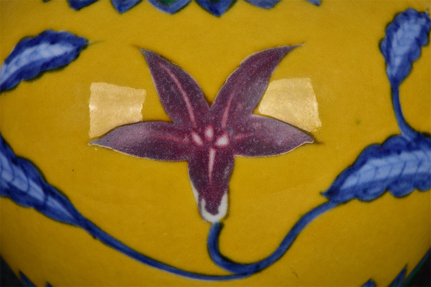 Chinese antique yellow glazed doucai morning glory flower patterned gourd bottle
