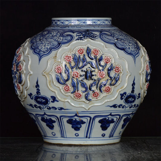 Chinese antique blue and white glazed red figurine jar