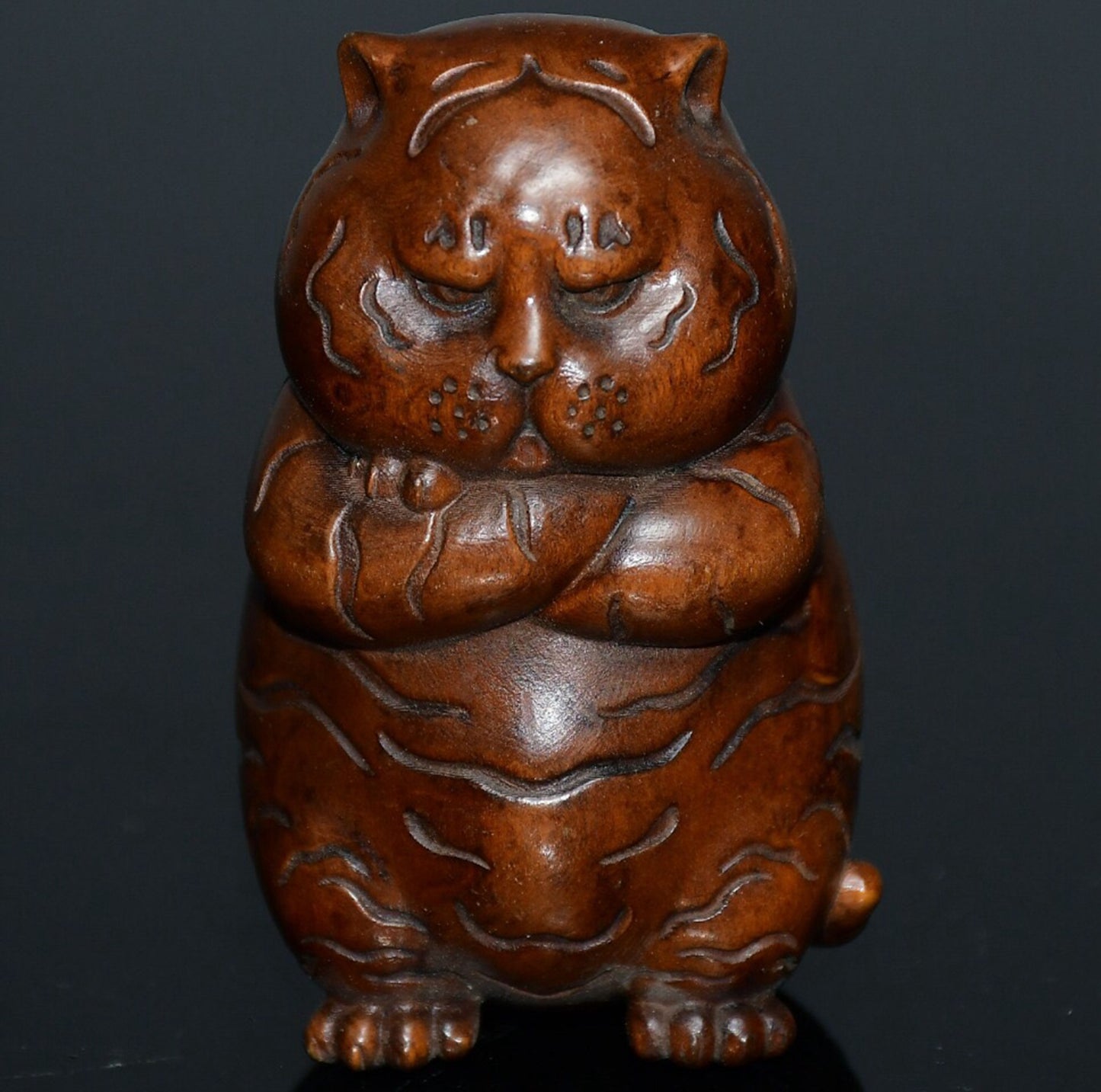 Chinese antique small leaf boxwood Kate cat handle piece