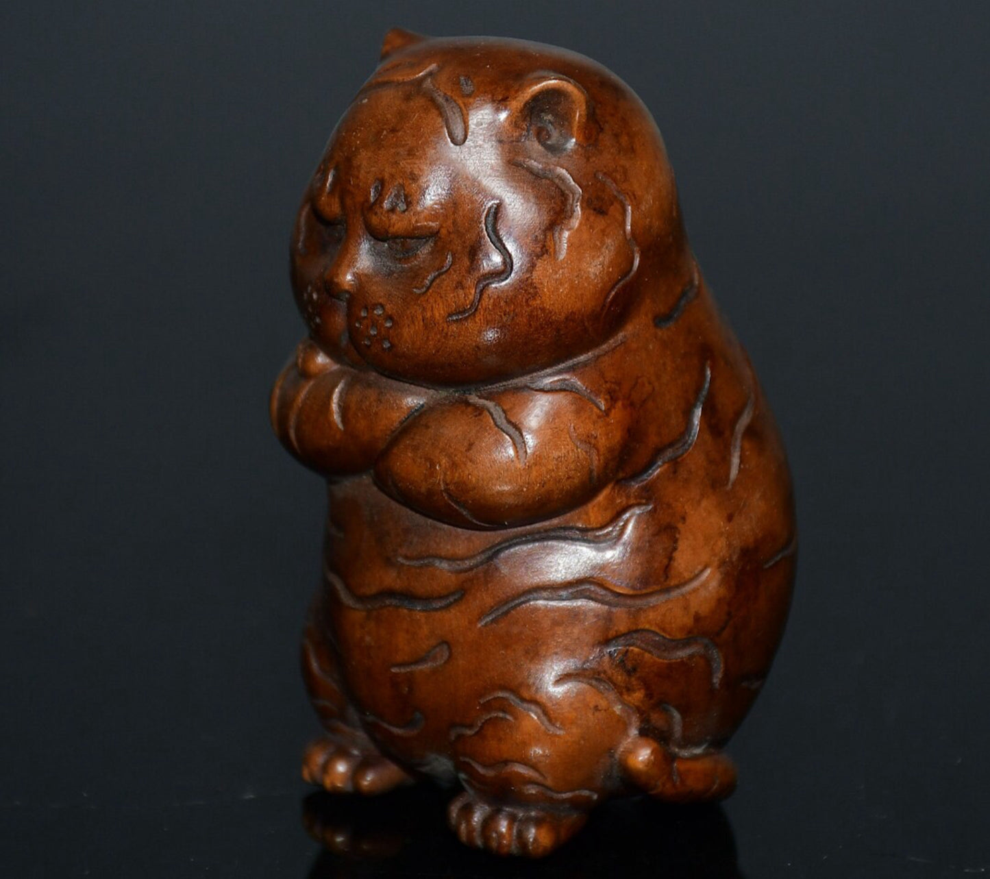 Chinese antique small leaf boxwood Kate cat handle piece