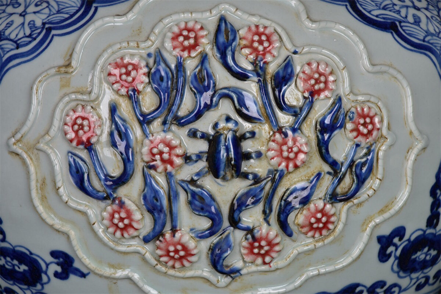 Chinese antique blue and white glazed red figurine jar