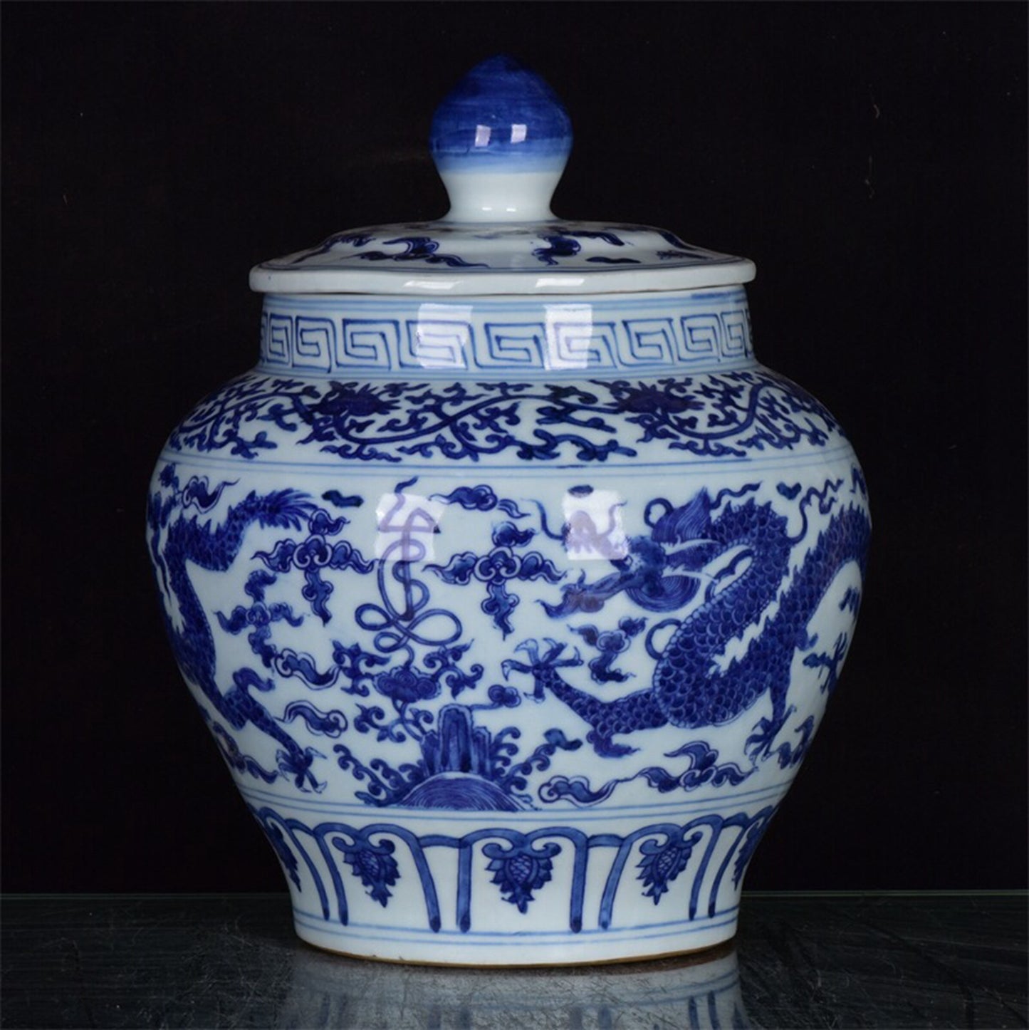 Chinese antique blue and white auspicious cloud dragon patterned lid jar